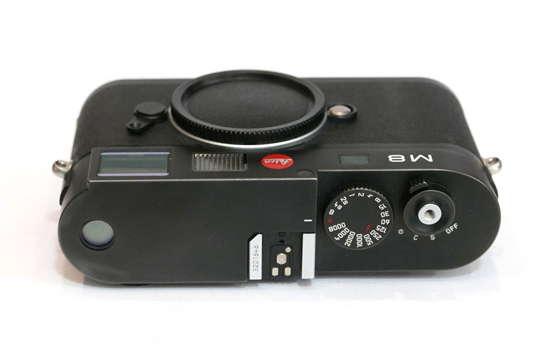 Leica M8 en boîte + poignée + 3 accus (12750 clics)