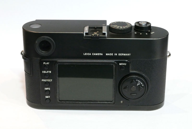Leica M8 en boîte + 2ème accu + étui cuir (11250 clics)