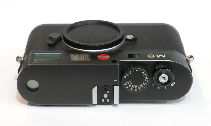 Leica M8 en boîte + 2ème accu + étui cuir (11250 clics)