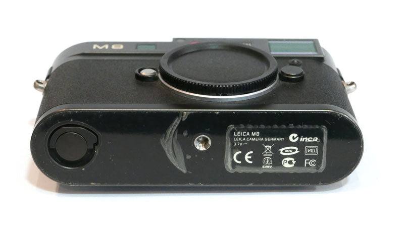 Leica M8 en boîte + 2ème accu + étui cuir (11250 clics)