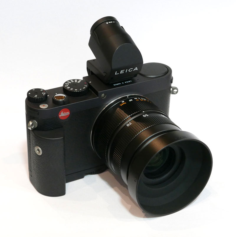 Leica X-Vario avec poignée, viseur, parasoleil, chargeur