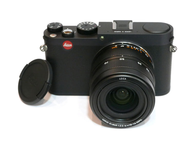 Leica X-Vario avec poignée, viseur, parasoleil, chargeur