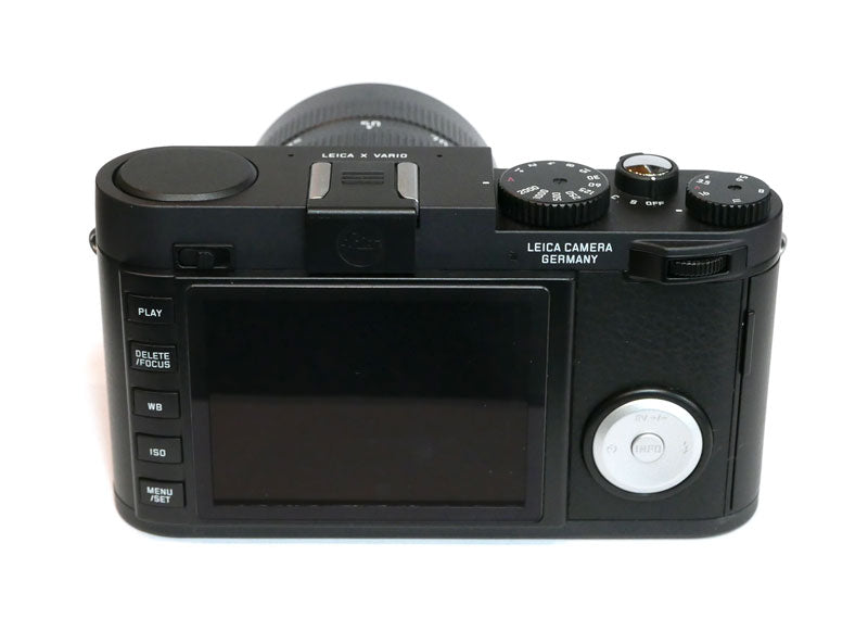 Leica X-Vario avec poignée, viseur, parasoleil, chargeur
