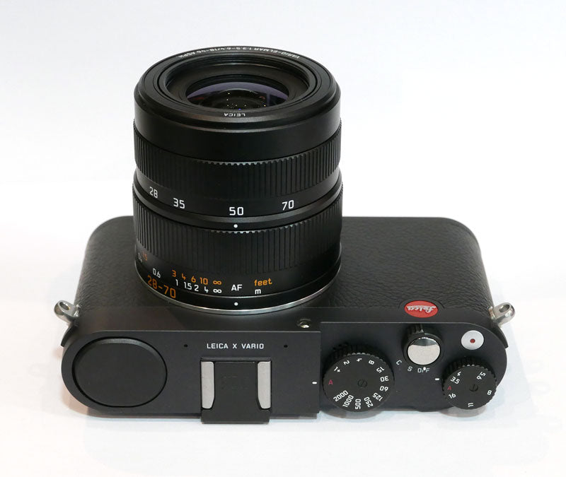 Leica X-Vario avec poignée, viseur, parasoleil, chargeur
