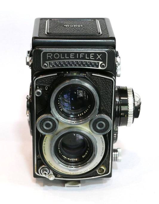 Rollei 3.5 F façade blanche Xenotar révisé avec accessoires